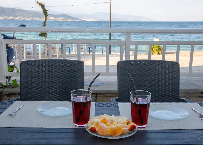 Дом отдыха Seaside Serenity House *